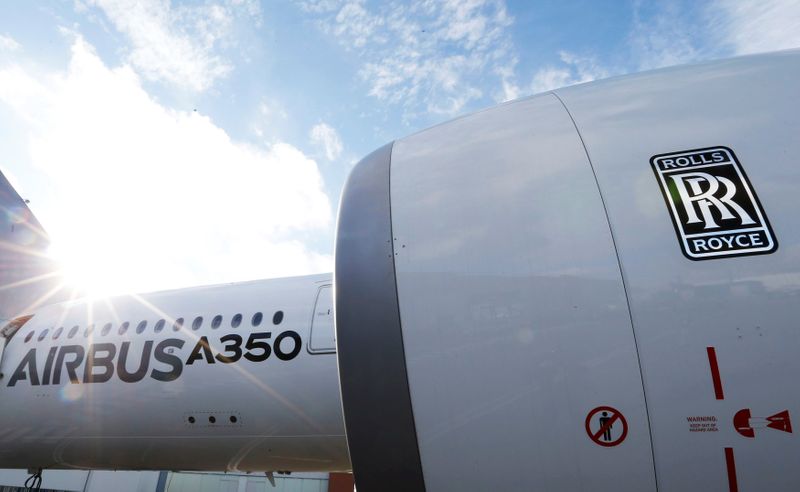 © Reuters. FILE PHOTO: File photo of an Airbus A350 with a Rolls-Royce logo at the Airbus headquarters in Toulouse