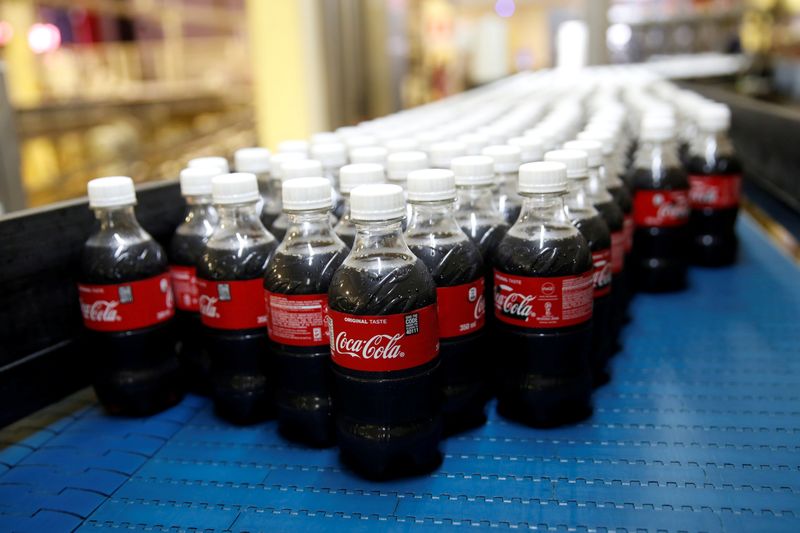 &copy; Reuters. FILE PHOTO: Coca Cola plastic bottles or seen on the production line of the Coca Cola factory in Nairobi