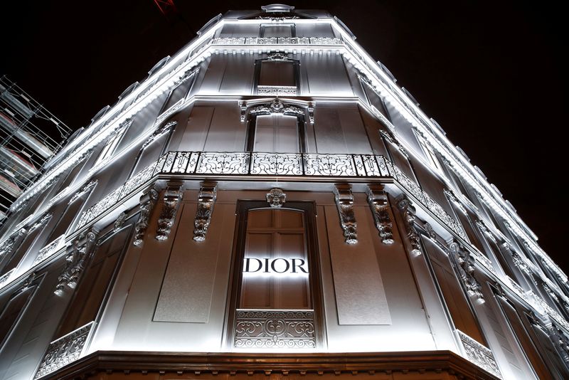&copy; Reuters. FILE PHOTO: A Dior store in Paris