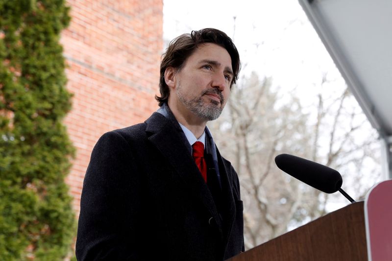 © Reuters. FILE PHOTO: Canada's Prime Minister Justin Trudeau attends a news conference in Ottawa