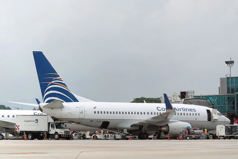 © Reuters. Copa Airlines' plane is pictured at Tocumen International Aiport after the company said it will suspend all operations in order to weather the coronavirus disease (COVID-19) crisis, in Panama City