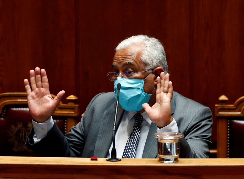 © Reuters. António Costa, primeiro-ministro de Portugal, durante sessão do parlamento em meio à pandemia de coronavírus