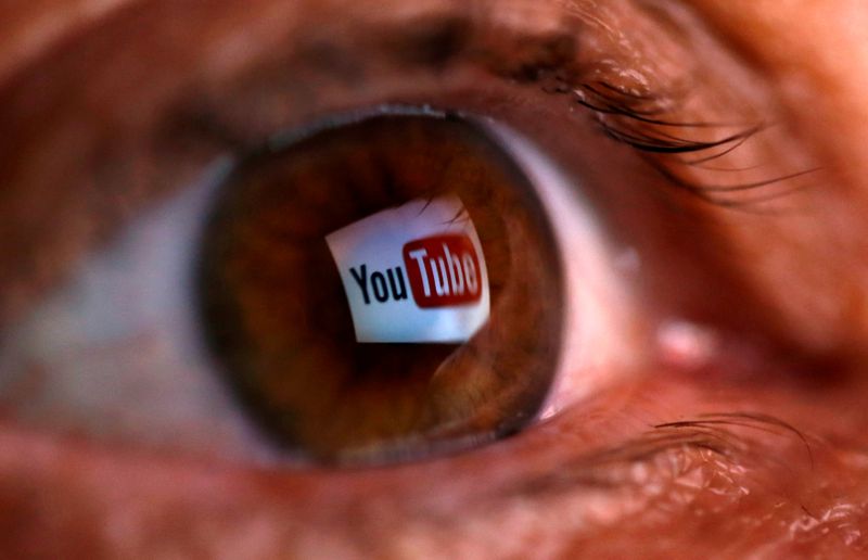 © Reuters. FILE PHOTO: A picture illustration shows a YouTube logo reflected in a person's eye, in central Bosnian town of Zenica