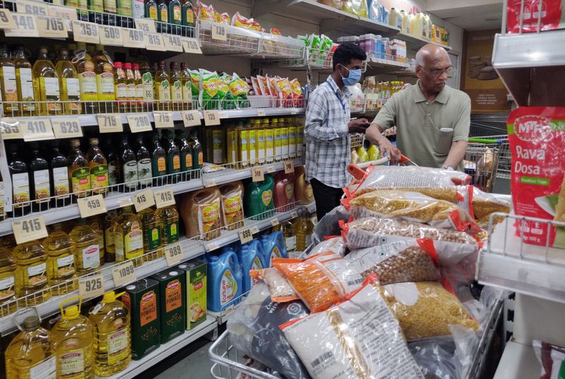 &copy; Reuters. People buy grocery items at a departmental store amid coronavirus fears in Gurugram