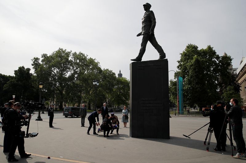 &copy; Reuters. CORONAVIRUS: LA FRANCE COMMÉMORE LA VICTOIRE DE 1945 DANS UN FORMAT RESTREINT