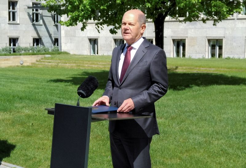 &copy; Reuters. German Finance Minister Olaf Scholz gives a statement in the yard of the finance ministry during the spread of the coronavirus disease (COVID-19) in Berlin