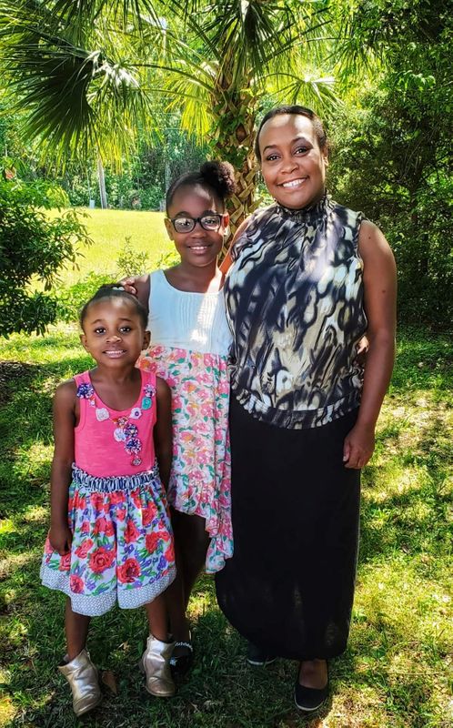 &copy; Reuters. Shana Swain poses with her daughters, in Charleston, South Carolina