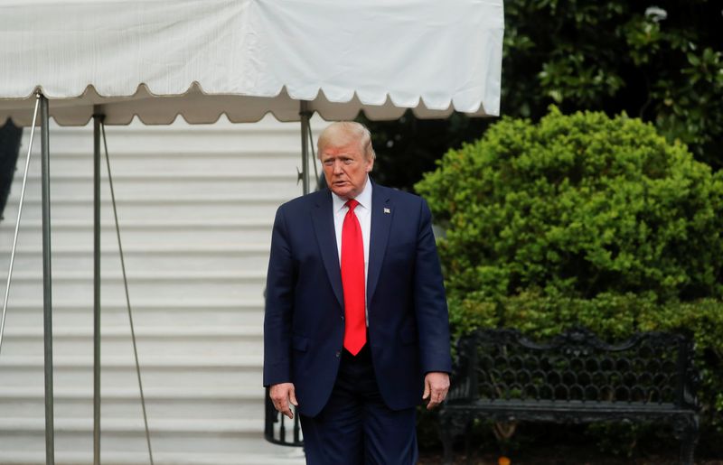 &copy; Reuters. FOTO DE ARCHIVO: El presidente de Estados Unidos, Donald Trump, en la Casa Blanca