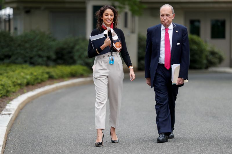 © Reuters. U.S. Director of the National Economic Council Larry Kudlow walks following a series of television interviews outside the West Wing of the White House