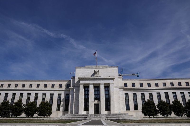 © Reuters. FOTO DE ARCHIVO: El edificio de la Junta de la Reserva Federal en Constitution Avenue se representa en Washington