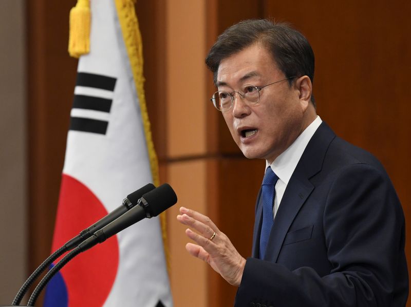 &copy; Reuters. El presidente surcoreano, Moon Jae-in, habla con motivo del tercer aniversario de su llegada al poder en la Casa Azul de Seúl, Corea del Sur.