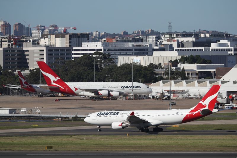 &copy; Reuters. Qantas planes are seen at Kingsford Smith International Airport in Sydney