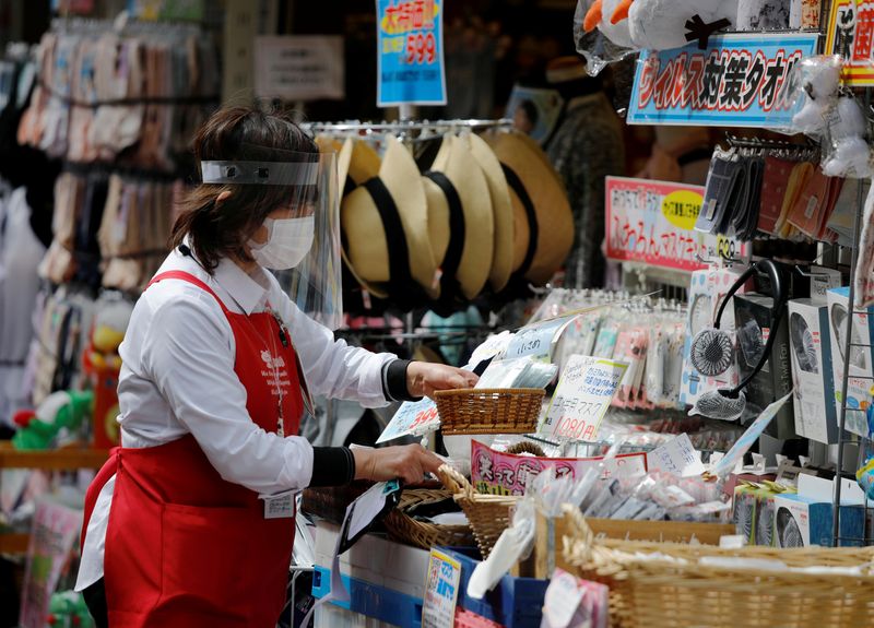 &copy; Reuters. اليابان قد تنهي حالة الطوارئ هذا الأسبوع لبعض المناطق