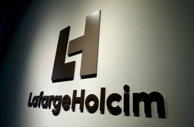 &copy; Reuters. FILE PHOTO: The logo of LafargeHolcim, the world&apos;s largest cement maker, is seen in Zurich