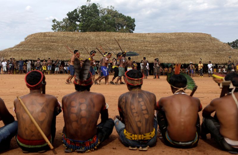 &copy; Reuters. FILE PHOTO: Indigenous people perform during a four-day pow wow in Piaracu village near Sao Jose do Xingu