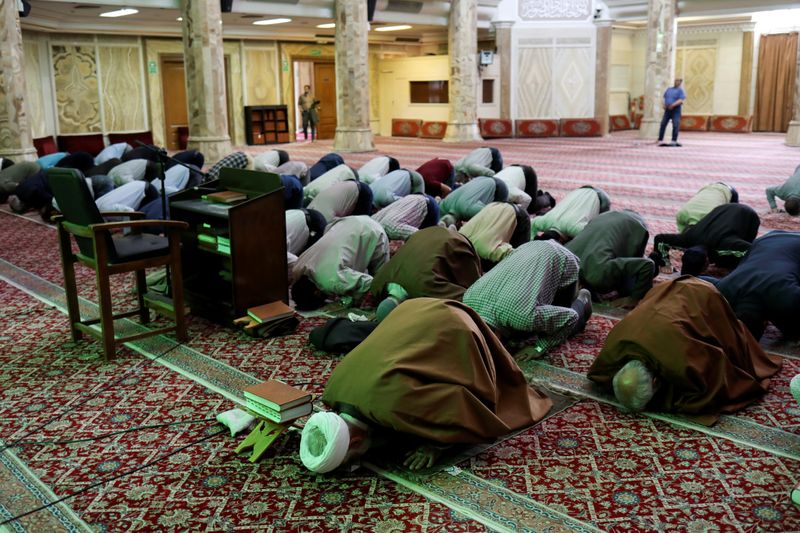 &copy; Reuters. إيران تعيد فتح جميع المساجد يوم الثلاثاء