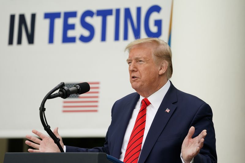 © Reuters. U.S. President Donald Trump holds press briefing on coronavirus response at the White House in Washington