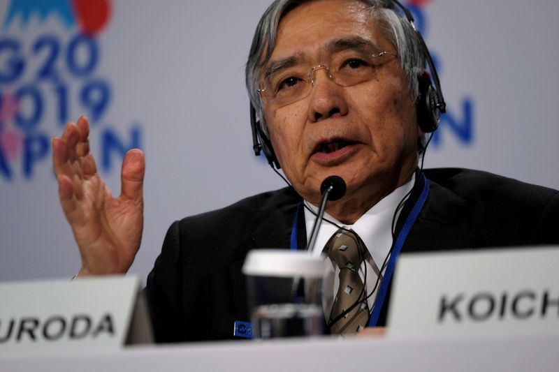 &copy; Reuters. FILE PHOTO: Bank of Japan Governor Haruhiko Kuroda takes questions from reporters at the annual meetings of the International Monetary Fund and World Bank in Washington