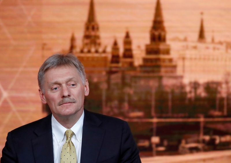 © Reuters. FILE PHOTO: Kremlin spokesman Dmitry Peskov listens during Russian President Vladimir Putin's annual end-of-year news conference in Moscow