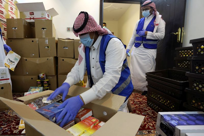 &copy; Reuters. السعودية تفرض حظرا للتجول على مدار 24 ساعة بأنحاء المملكة خلال عيد الفطر
