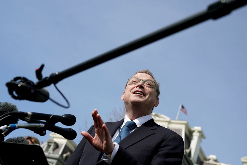 &copy; Reuters. FILE PHOTO: Council of Economic Advisers Chairman Kevin Hassett speaks to reporters at the White House in Washington