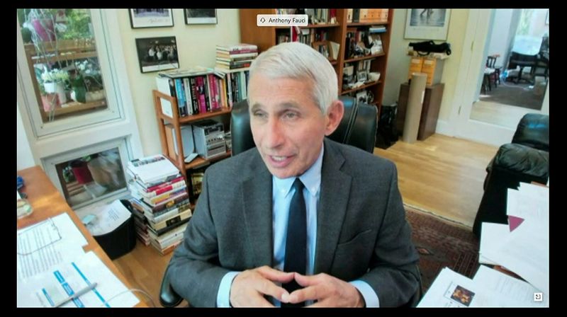 &copy; Reuters. El Dr. Anthony Fauci testifica remotamente ante una comisión  del senado estadounidense sobre la enfermedad del coronavirus en Washington