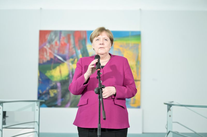 &copy; Reuters. La canciller alemana durante una videollamada con funcionarios de la autoridad local de salud, en la ciudad oriental de Wernigerode