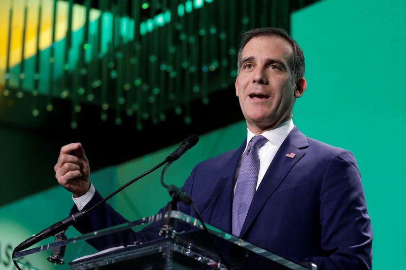 © Reuters. Los Angeles Mayor Eric Garcetti delivers remarks at The United States Conference of Mayors winter meeting in Washington