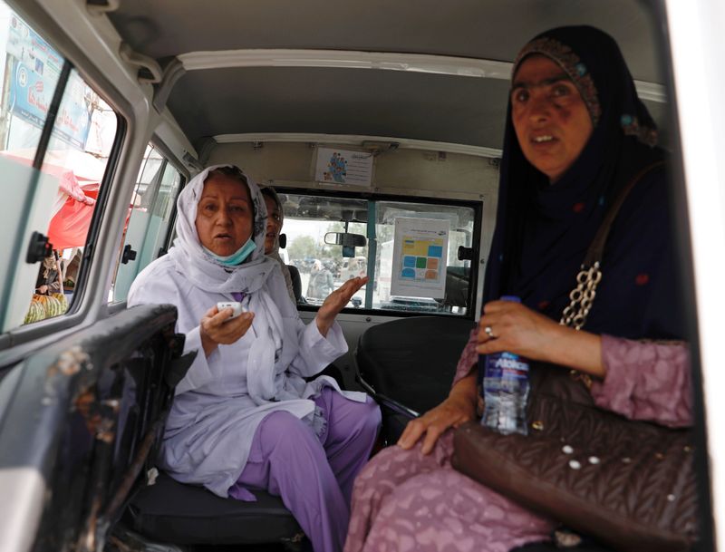 &copy; Reuters. アフガンで病院と葬儀場に攻撃、新生児含め数十人が死亡