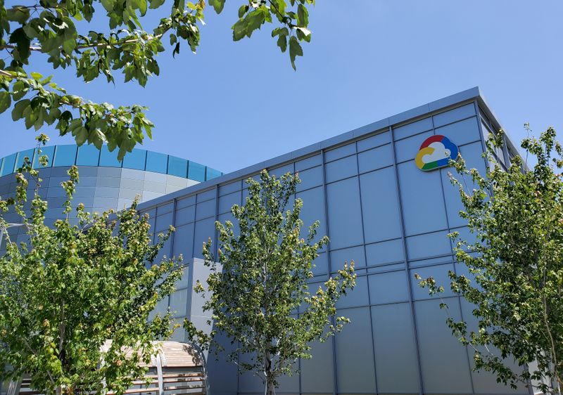 &copy; Reuters. FILE PHOTO: A Google Cloud logo outside of the Google Cloud computing unit&apos;s headquarters in Sunnyvale, California