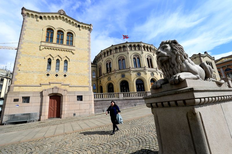 &copy; Reuters. Il Parlamento norvegese a Oslo, 31 maggio 2017