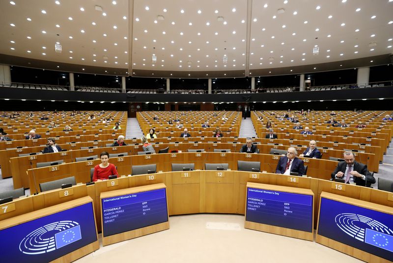 © Reuters. LE PARLEMENT EUROPÉEN RÉCLAME DE NOUVELLES RECETTES POUR L'UE