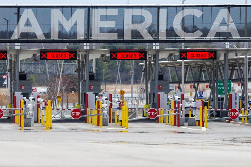 &copy; Reuters. FILE PHOTO: The U.S.-Canada border crossing is seen amid the coronavirus disease (COVID-19) outbreak in Lacolle