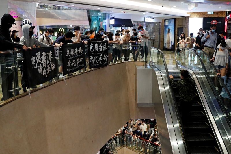 © Reuters. Anti-government protesters stage a rally at a shopping mall to mock Chief Executive Carrie Lam on her birthday at Mong Kok, in Hong Kong