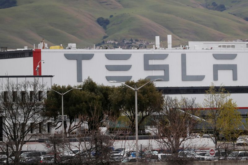 © Reuters. The view of Tesla Inc's U.S. vehicle factory in Freemont, California