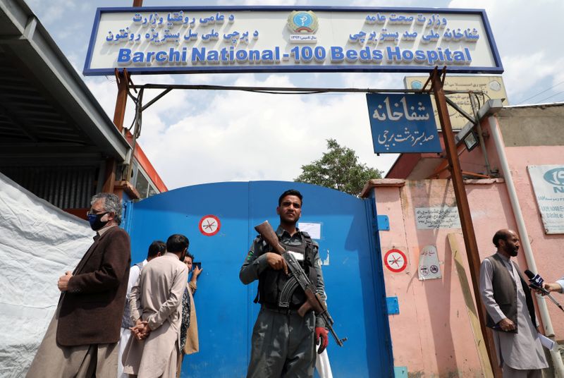 &copy; Reuters. FILE PHOTO: An Afghan policeman keeps watch outside of a hospital which came under attack in Kabul