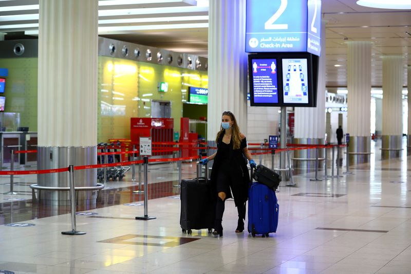 &copy; Reuters. FILE PHOTO: Dubai International airport resumed limited outbound passenger flights amid outbreak of the coronavirus