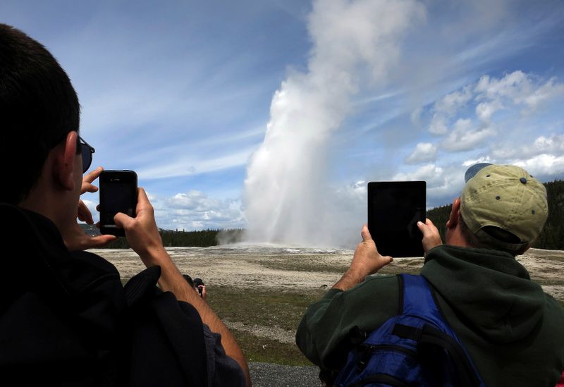 &copy; Reuters. 米国立公園、イエローストーンとグランド・キャニオンが一部再開へ