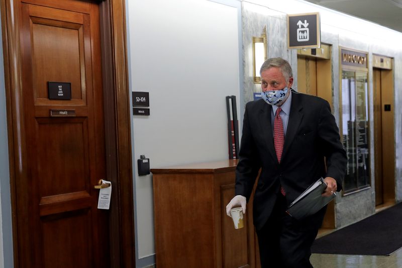 &copy; Reuters. U.S. senators arrive for Senate Health hearing on reopening the economy amid coronavirus outbreak in Washington