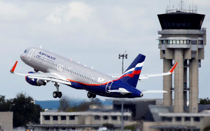 &copy; Reuters. Самолет Аэрофлота Airbus A320-200 вылетает из аэропорта Тулуза-Бланьяк