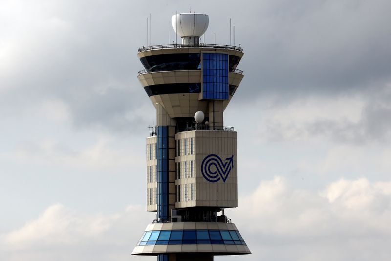 &copy; Reuters. Torre di controllo ENAV all&apos;aeroporto di Malpensa nei pressi di Milano
