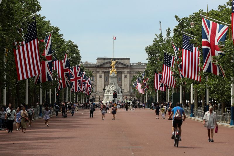 &copy; Reuters. FILE PHOTO: U.S. and British flags stretch along The Mall towards Buckingham Palace in central London in advance of U.S. President Donald Trump State visit to Britain