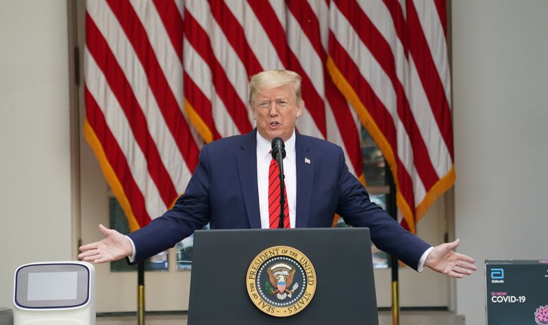 &copy; Reuters. U.S. President Donald Trump holds press briefing on coronavirus response at the White House in Washington