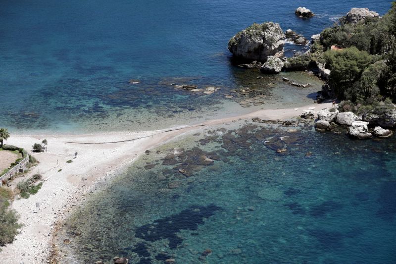 © Reuters. FILE PHOTO: Outbreak of the coronavirus disease (COVID-19) in Taormina