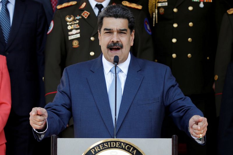 © Reuters. Venezuela's President Maduro holds a news conference at Miraflores Palace in Caracas