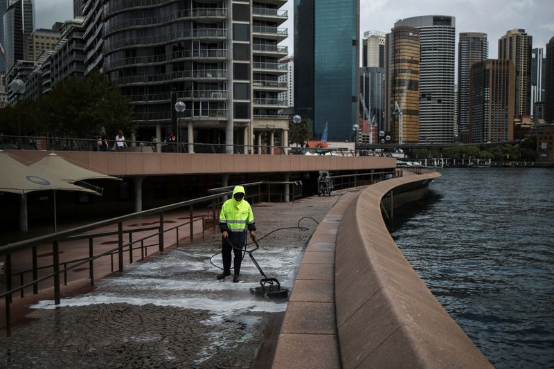 &copy; Reuters. FILE PHOTO: A worker cleans the waterfront area of the Sydney Opera House