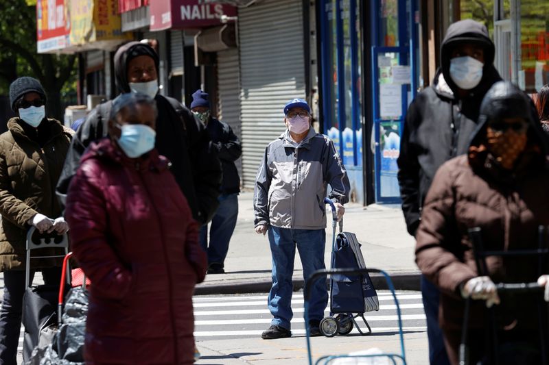 &copy; Reuters. 新型コロナ死者数、世界で30万人突破＝ロイター集計