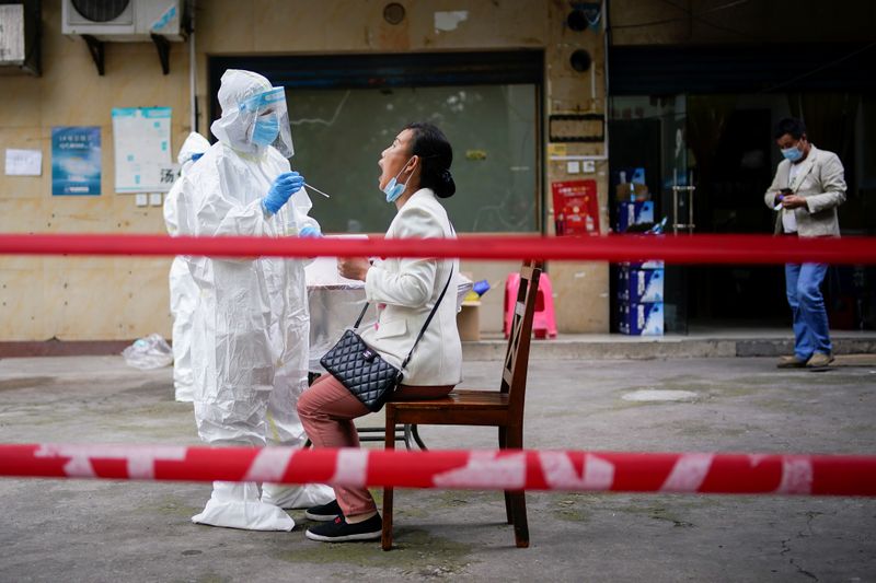 &copy; Reuters. CORONAVIRUS: VASTE CAMPAGNE DE TESTS À WUHAN