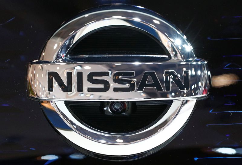 &copy; Reuters. Логотип Nissan на автосалоне в Брюсселе