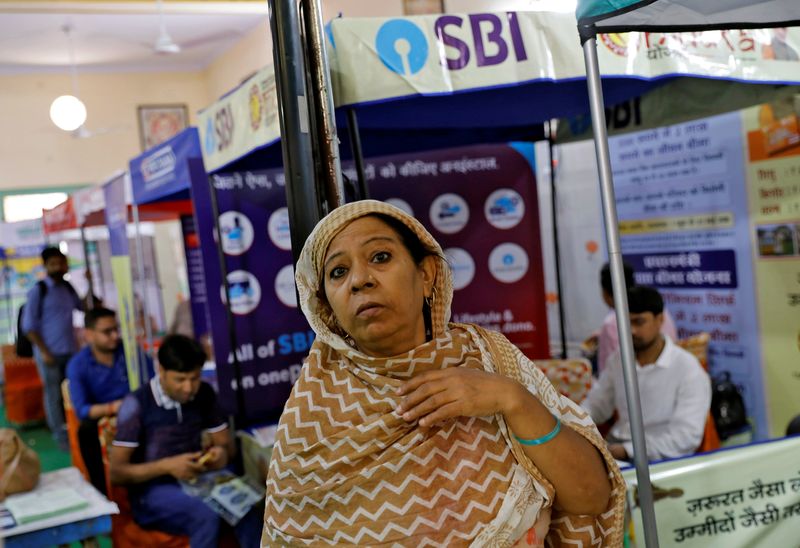 &copy; Reuters. FILE PHOTO: A woman arrives at a &quot;loan mela&quot; or a loan fair organized by various Indian banks to offer loans to customers in New Delhi
